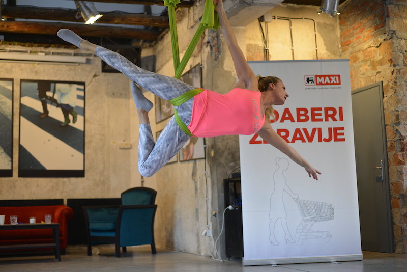 Jelena Mirkovic, aerial yoga instruktorka